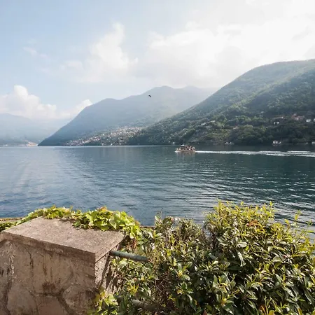 Villa Nava - Your On The Lake! Sleeps 12 *